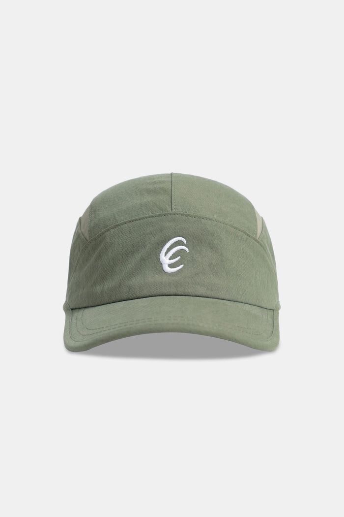 amateur knee hat grass / samepaper