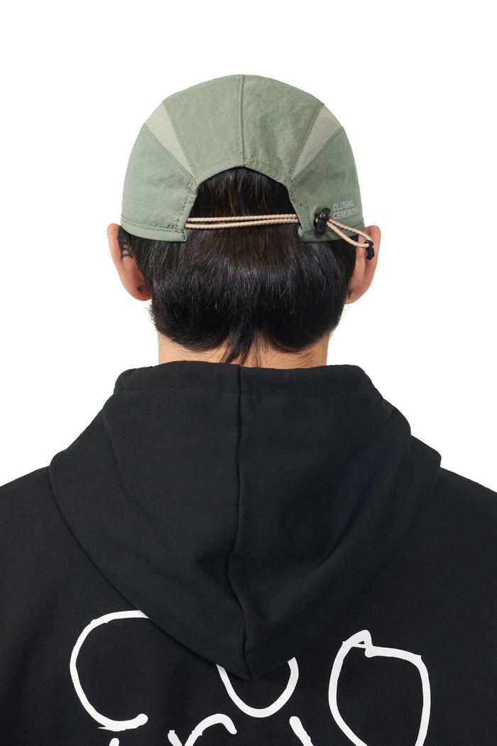 amateur knee hat grass / samepaper