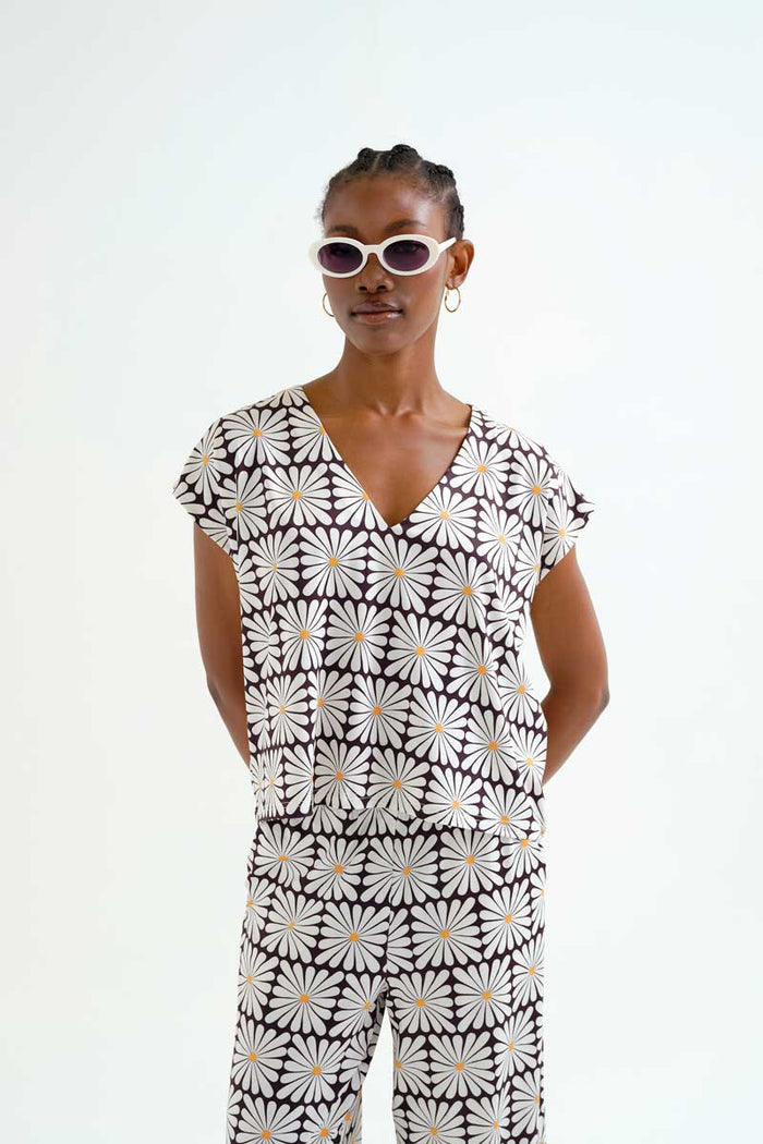 CF V-Neck Top with Chamomile Print