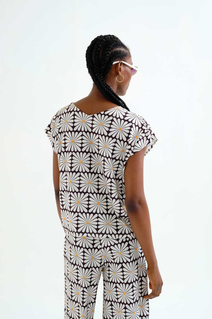 CF V-Neck Top with Chamomile Print