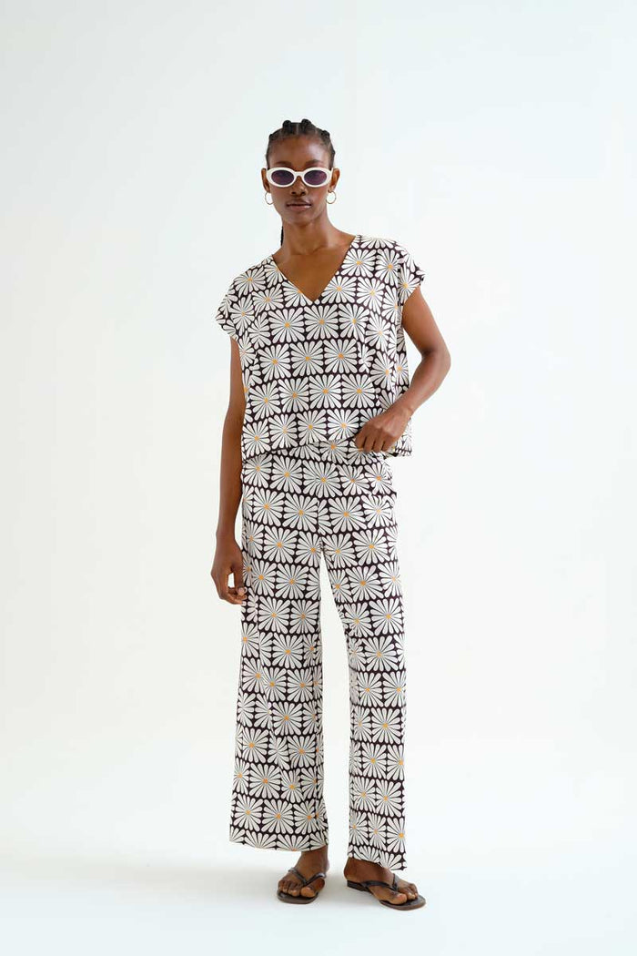 CF V-Neck Top with Chamomile Print