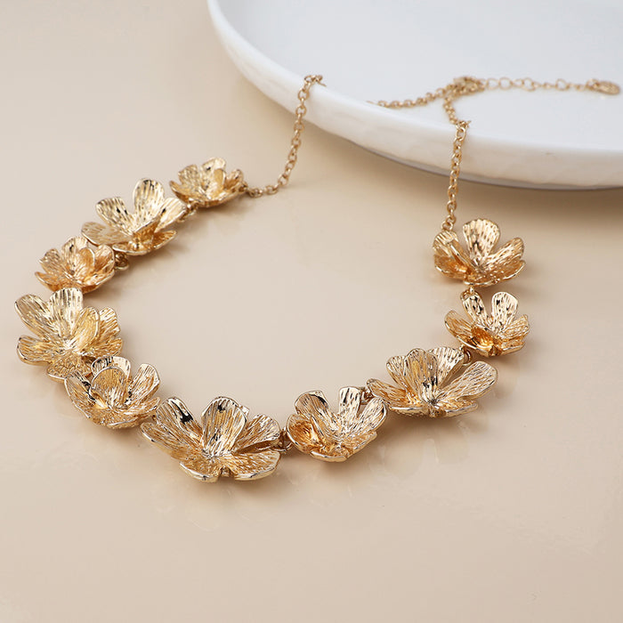 Faux Gold Textured Bloom Collar Necklace