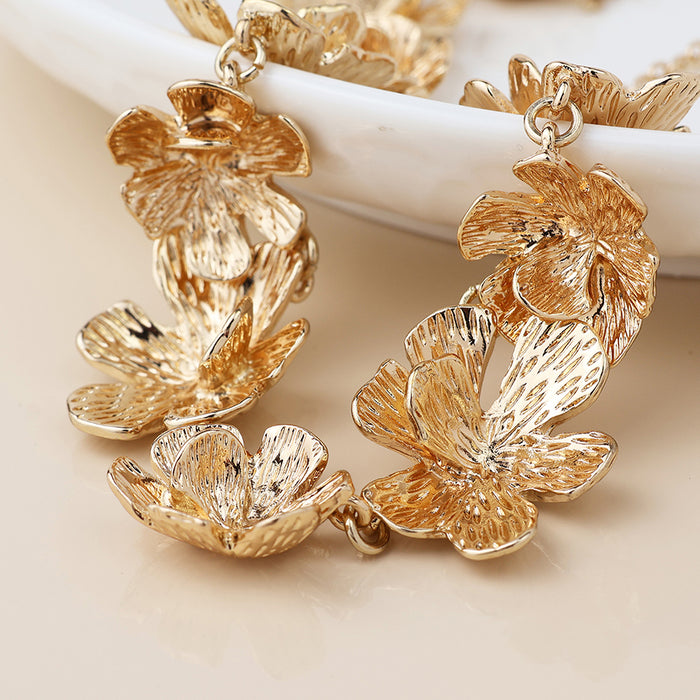 Faux Gold Textured Bloom Collar Necklace