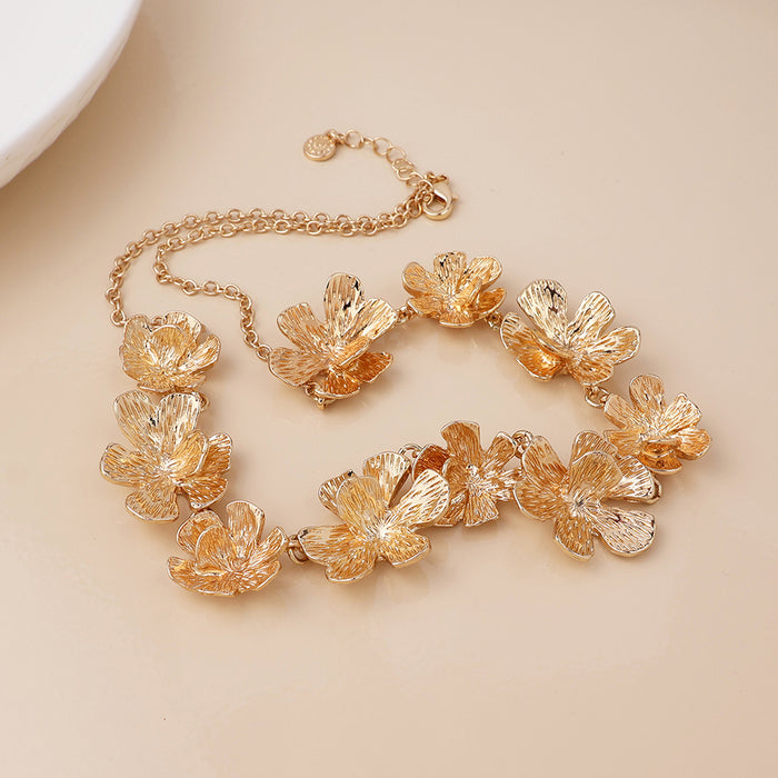 Faux Gold Textured Bloom Collar Necklace