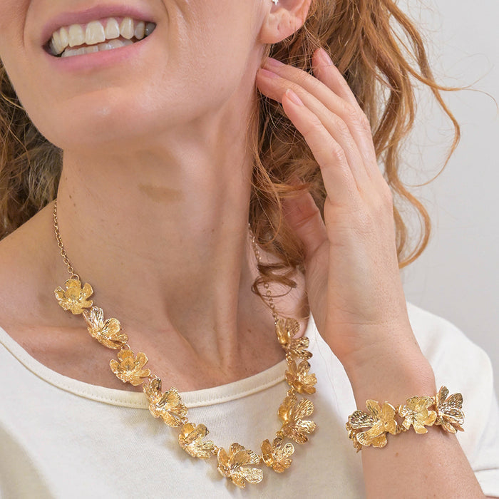 Faux Gold Textured Bloom Collar Necklace