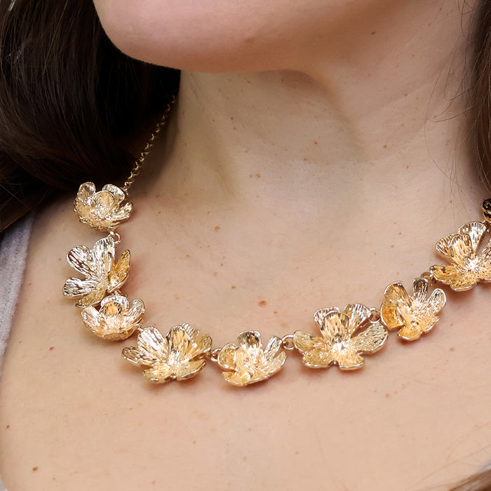 Faux Gold Textured Bloom Collar Necklace