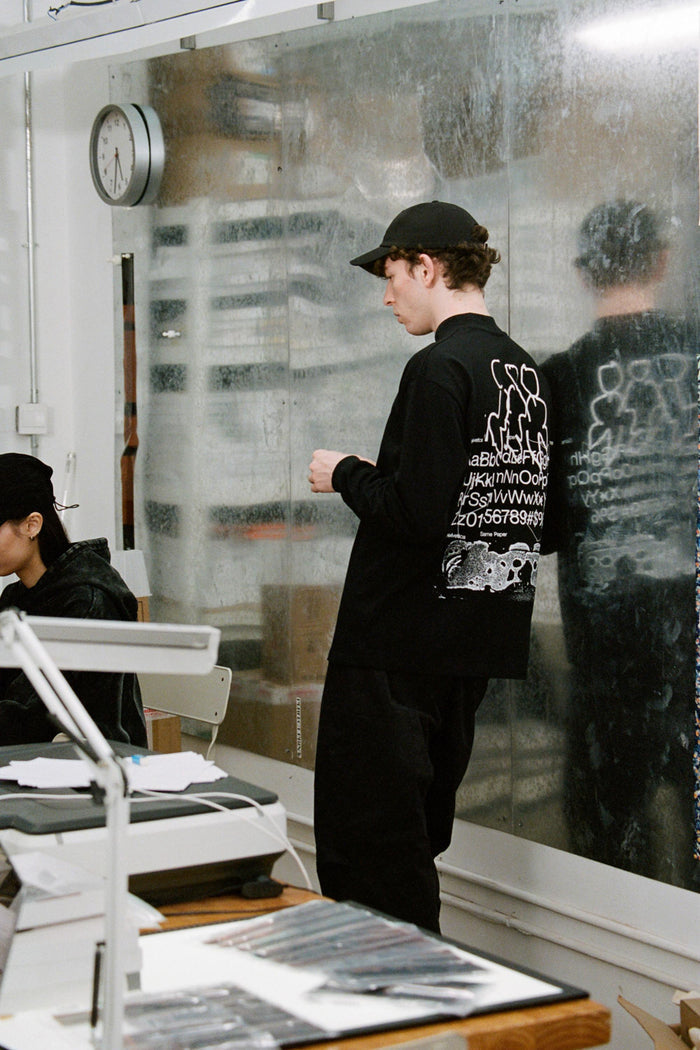 Hellvetica Black Cotton Long-sleeve / samepaper