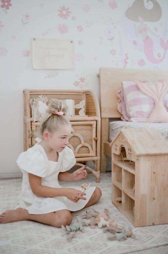 Qtoys Classic Wooden Dollhouse