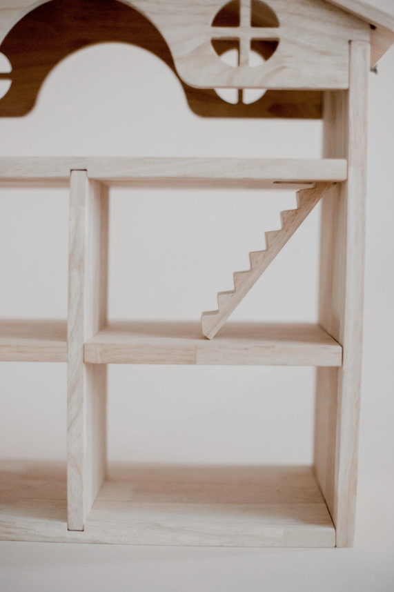 Qtoys Classic Wooden Dollhouse