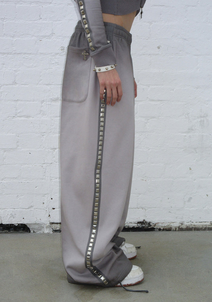 RUMOUR STUDDED OVERSIZED SWEATPANTS GRADIENT GREY