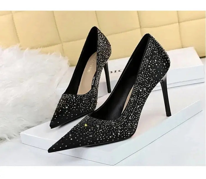 Sparkling Crystal Satin Pointed Heels fashionnsio