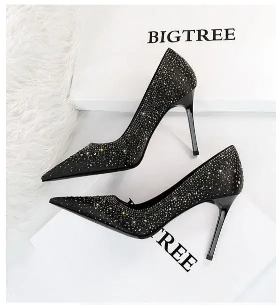 Sparkling Crystal Satin Pointed Heels fashionnsio
