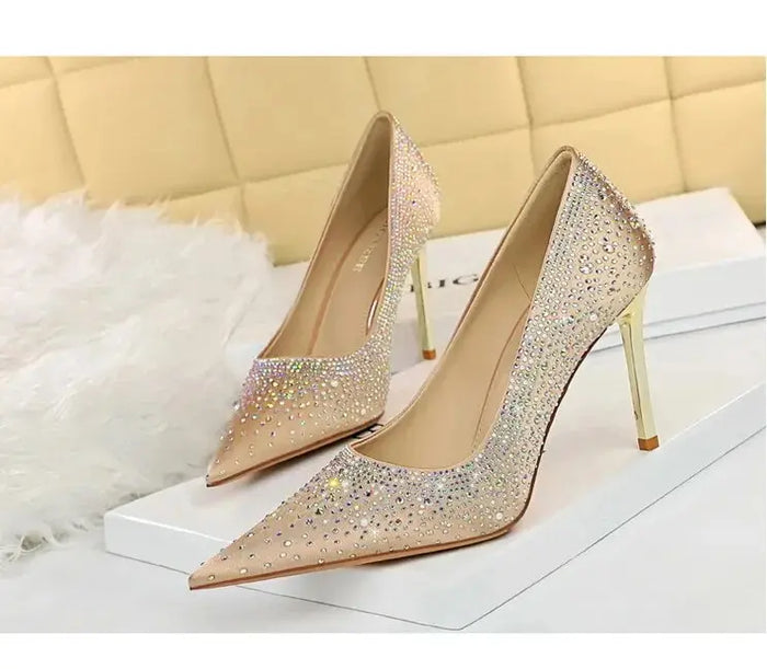 Sparkling Crystal Satin Pointed Heels fashionnsio