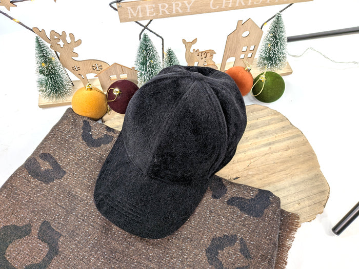 Velvet Luxe Gift Set – Black Cap & Brown Animal Print Scarf