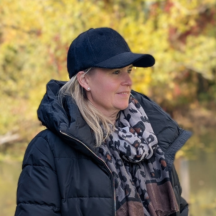 Velvet Luxe Gift Set – Black Cap & Brown Animal Print Scarf