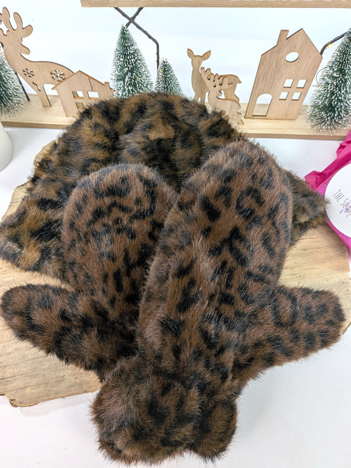 Wild Cosy Gift Set – Faux Fur Animal Print Hat & Mittens