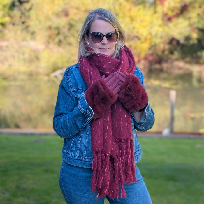 Winter Berry Cosy Gift Set – Scarf & Faux Fur Cuff Gloves