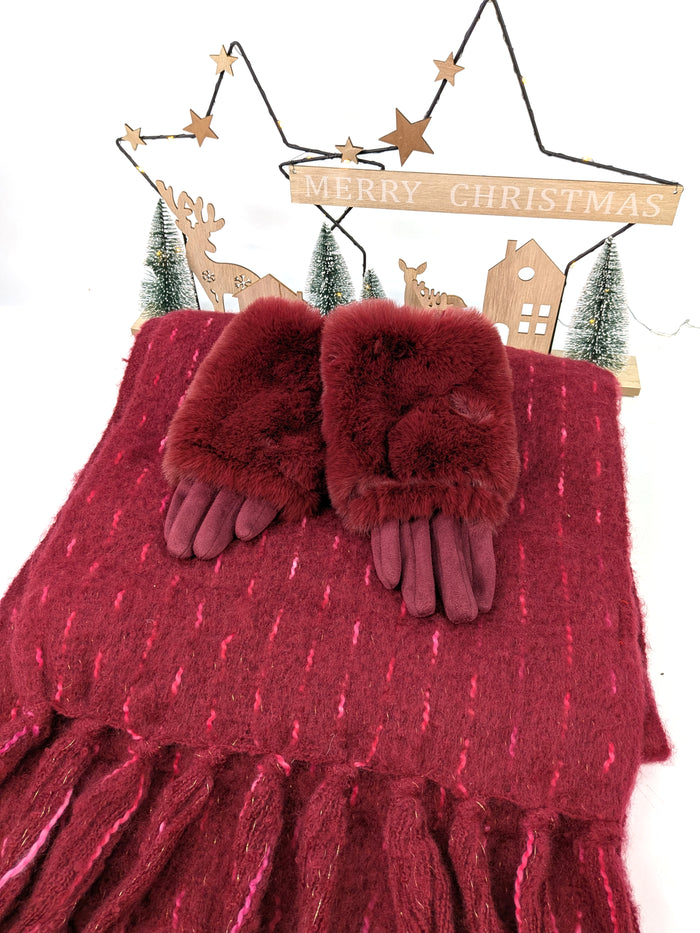 Winter Berry Cosy Gift Set – Scarf & Faux Fur Cuff Gloves