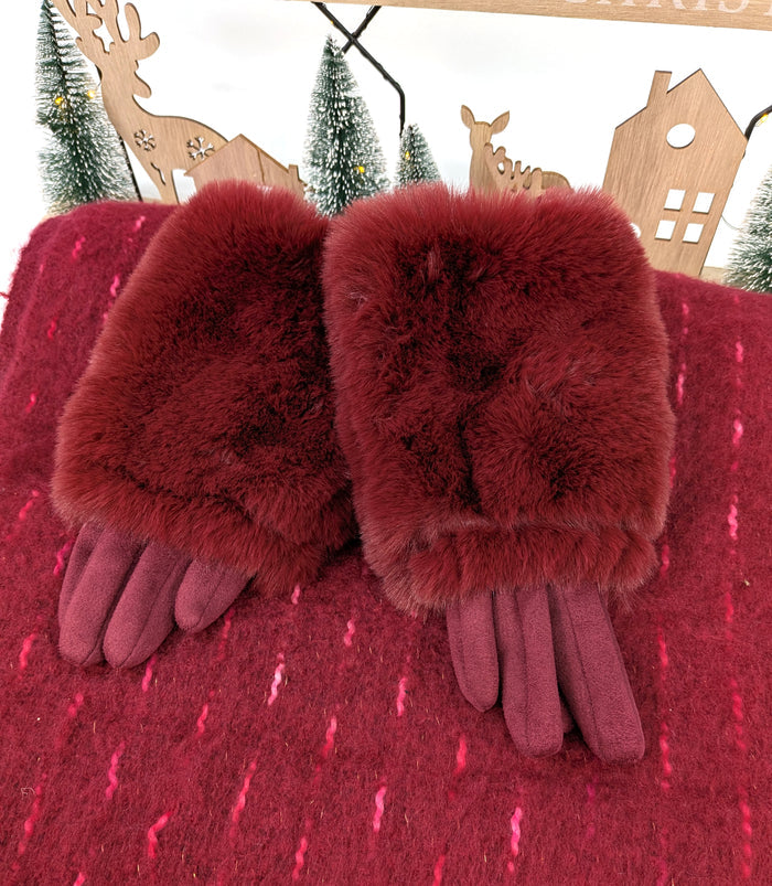 Winter Berry Cosy Gift Set – Scarf & Faux Fur Cuff Gloves
