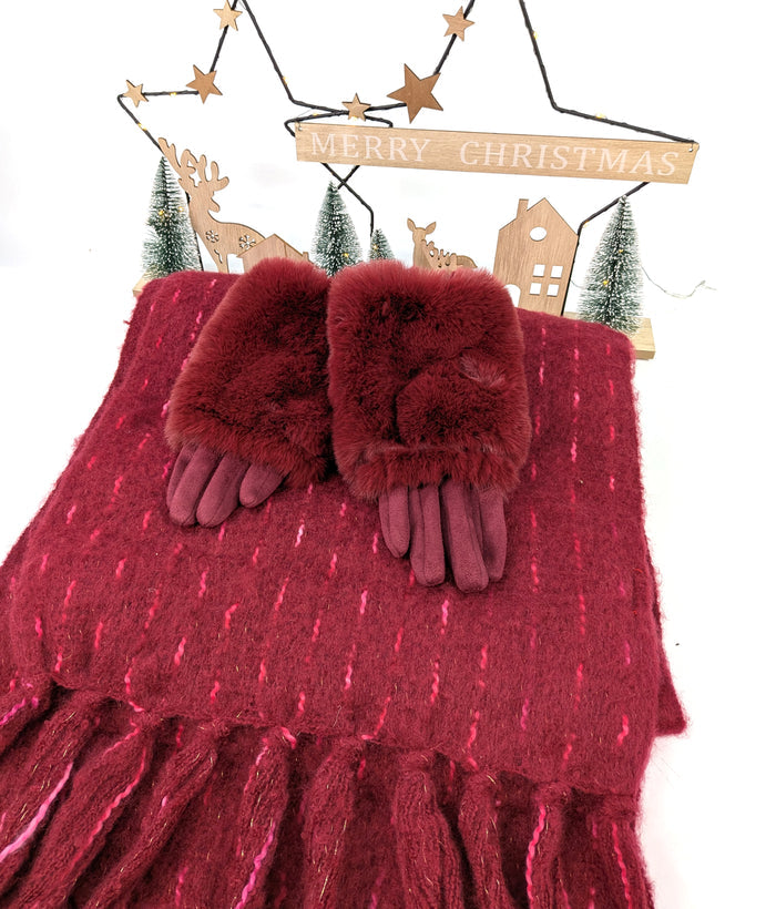 Winter Berry Cosy Gift Set – Scarf & Faux Fur Cuff Gloves