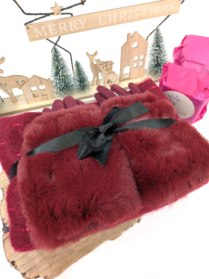 Winter Berry Cosy Gift Set – Scarf & Faux Fur Cuff Gloves