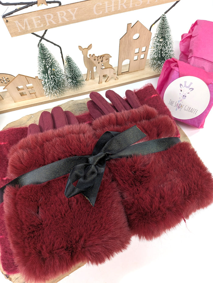 Winter Berry Cosy Gift Set – Scarf & Faux Fur Cuff Gloves